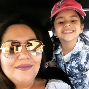 Meet your Posher, Claudia